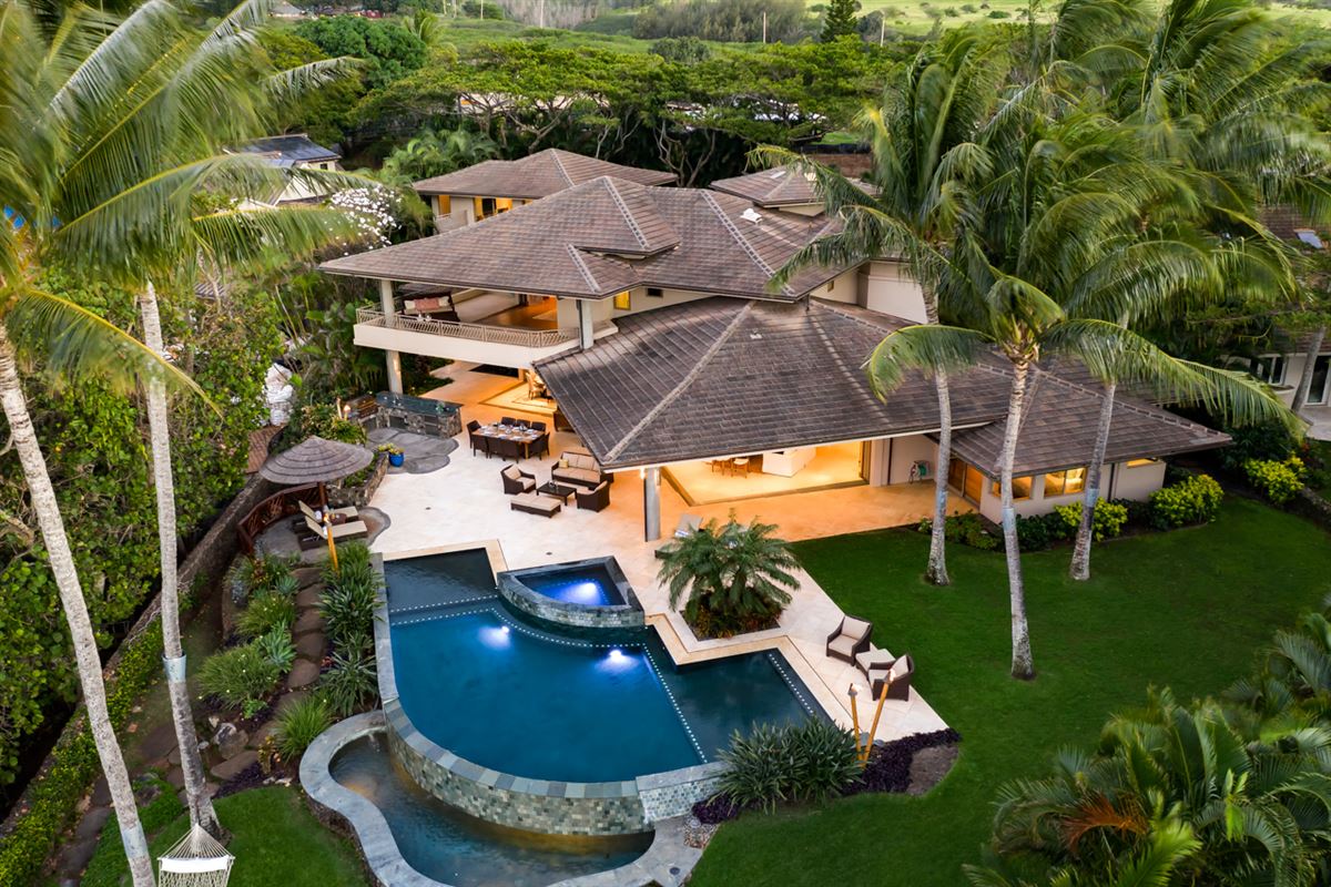 EXCLUSIVE OCEANFRONT COMPOUND Hawaii Luxury Homes Mansions For Sale