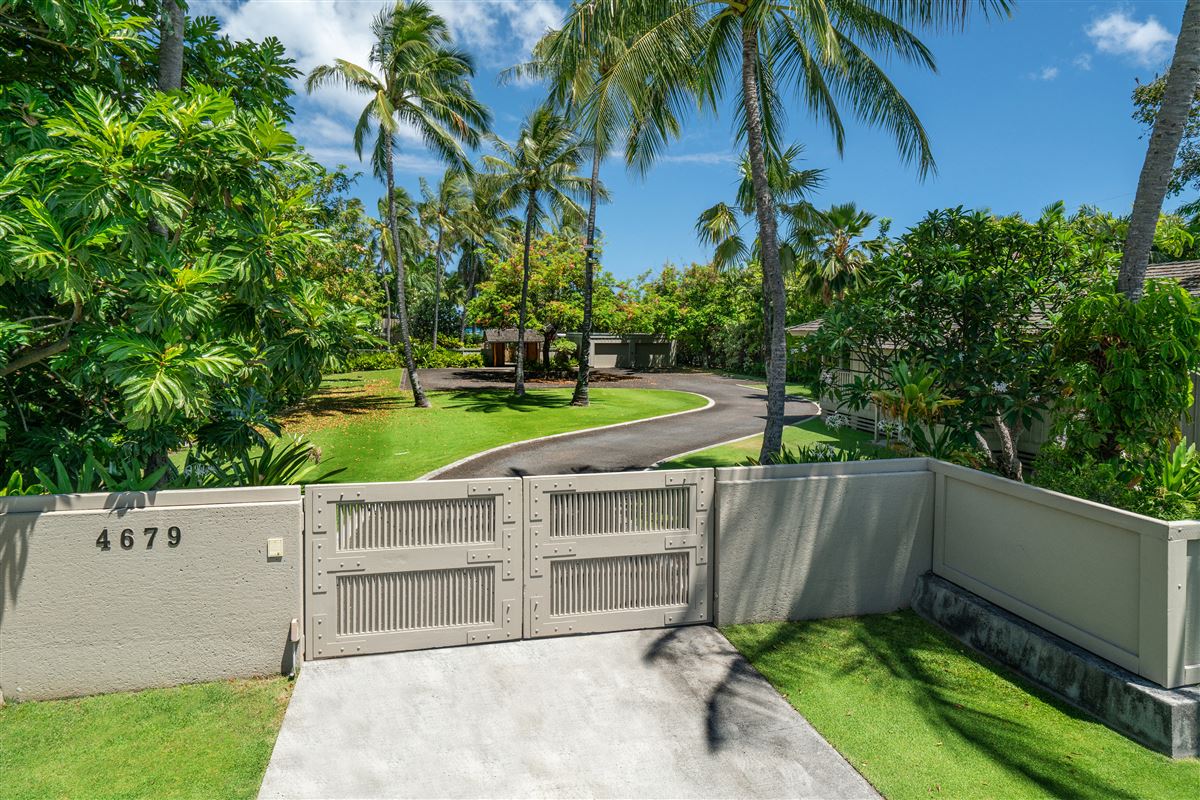 LARGEST KAHALA AVENUE BEACHFRONT PROPERTY ON THE MARKET Hawaii Luxury Homes Mansions For