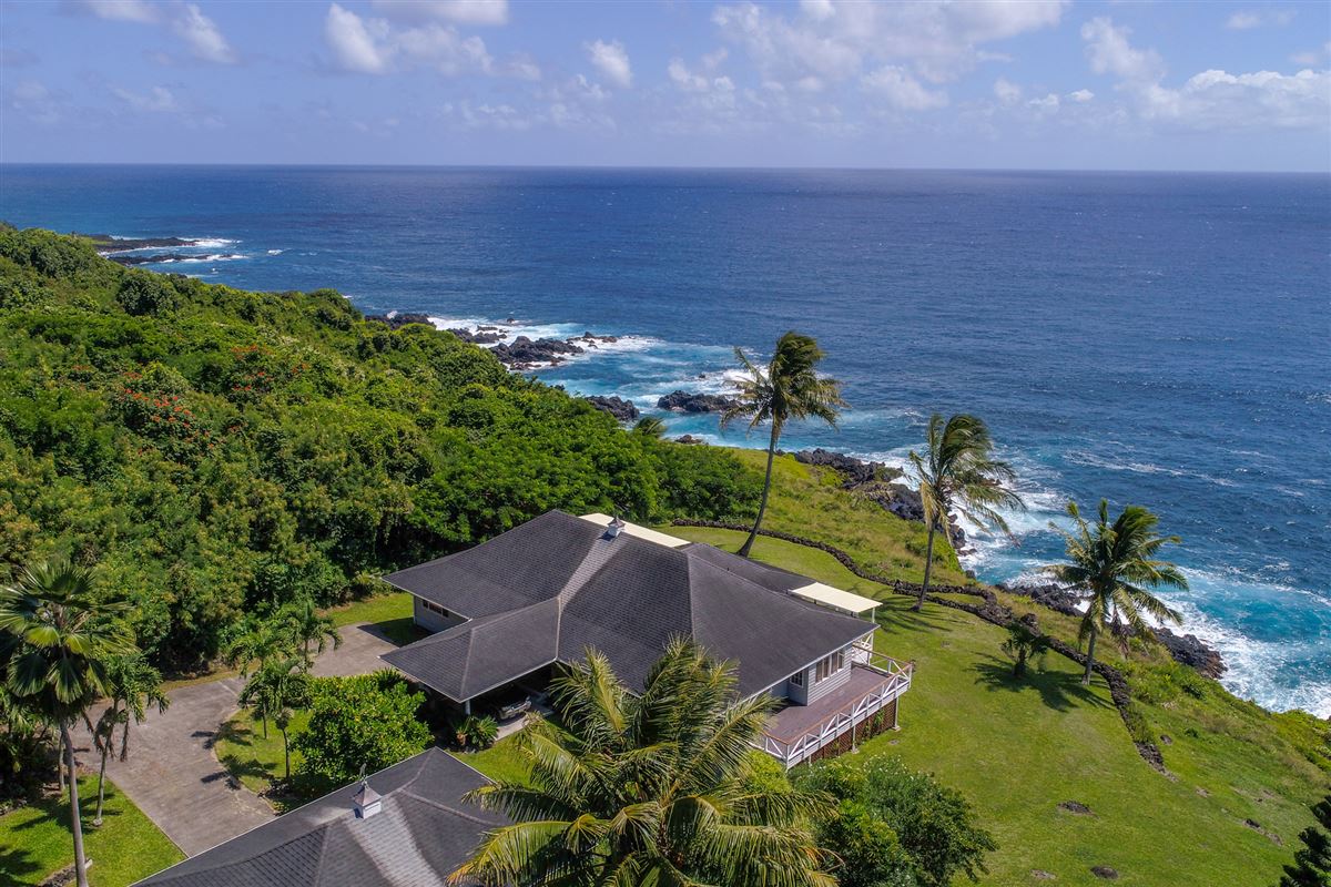 MAUI OCEANFRONT ESTATE Hawaii Luxury Homes Mansions For Sale