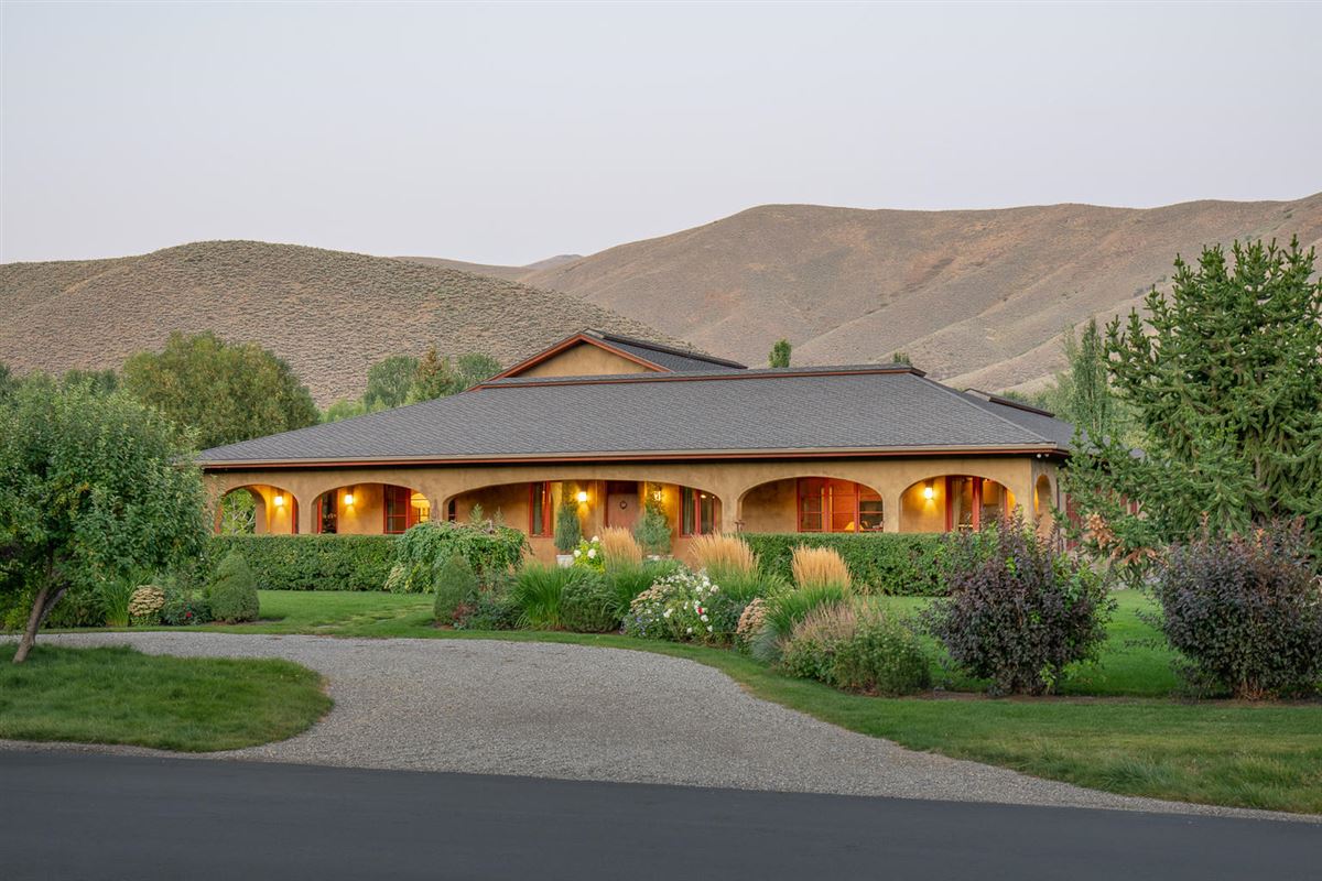 BEAUTIFUL PRIVATE RESIDENCE Idaho Luxury Homes Mansions For Sale