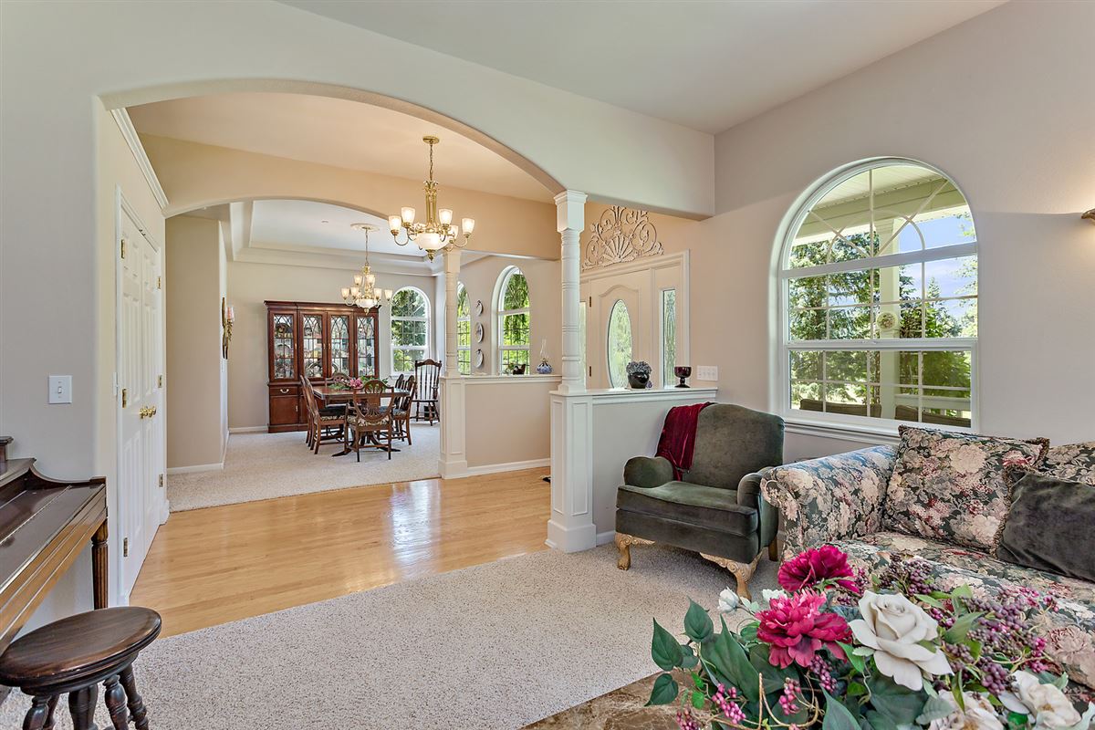 Luxury homes 宽敞而现代的牧场和度假风格的生活