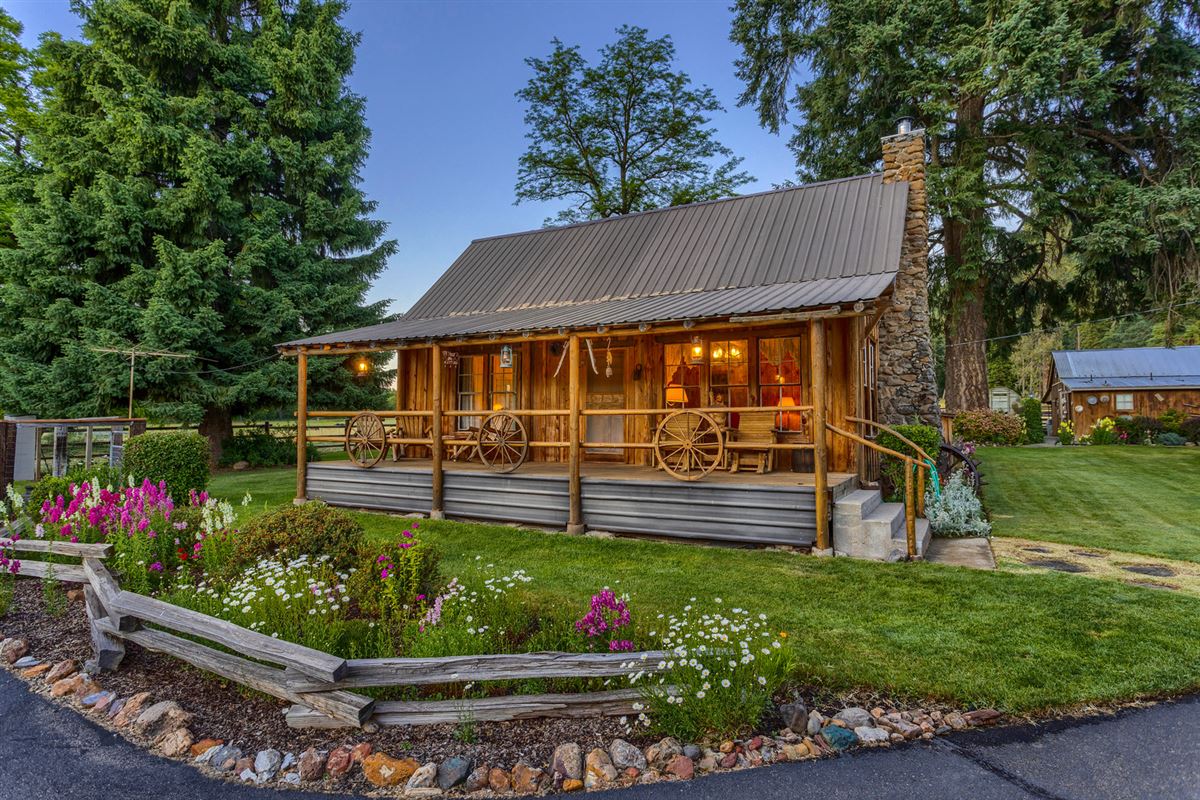 宽敞而现代的牧场和度假风格的生活 luxury homes