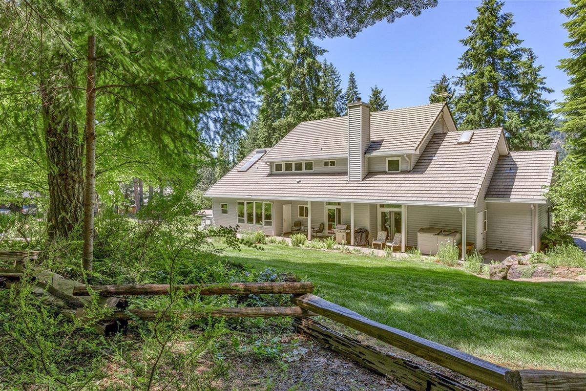 宽敞而现代的牧场和度假风格的生活 mansions