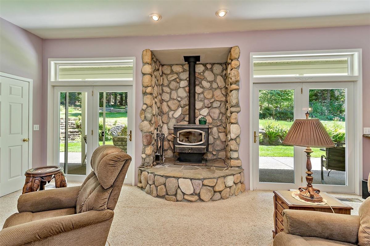 宽敞而现代的牧场和度假风格的生活 luxury homes