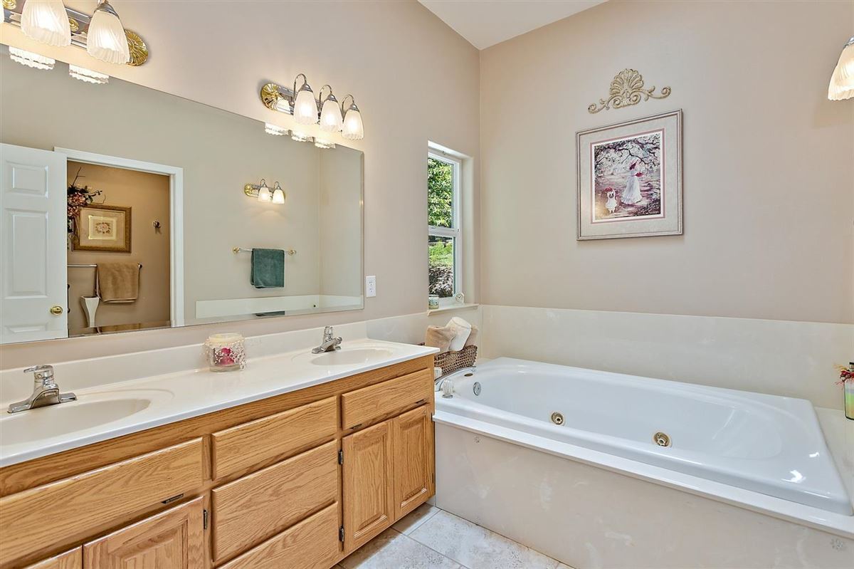 宽敞而现代的牧场和度假风格的生活 luxury real estate