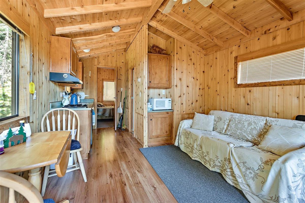 宽敞而现代的牧场和度假风格的生活 luxury homes