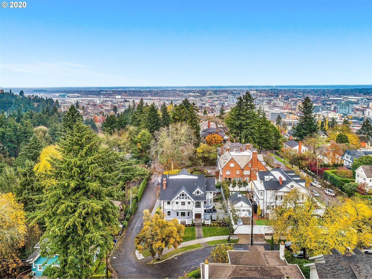 CRAFTSMAN MASTERPIECE IN PORTLAND HEIGHTS Oregon Luxury Homes