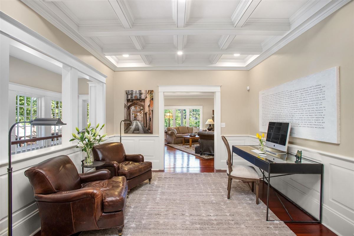 BEAUTIFUL LIVING SPACES INSIDE AND OUT Oregon Luxury Homes Mansions