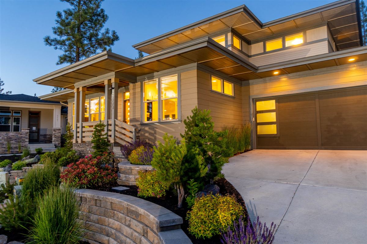 BEAUTIFULLY APPOINTED MODERN PRAIRIE HOME Oregon Luxury Homes