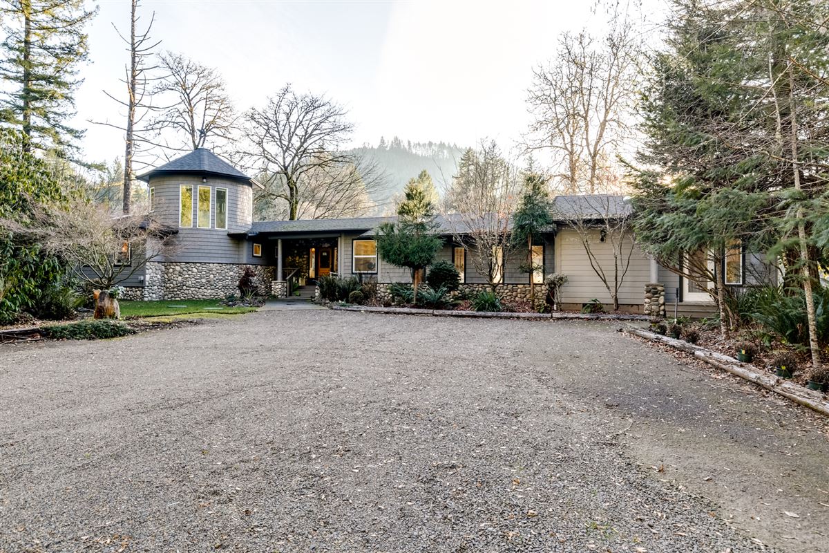 RIVERFRONT ESTATE Oregon Luxury Homes Mansions For Sale Luxury