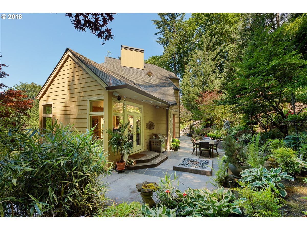 STORYBOOK ESTATE IN NORTHWEST PORTLAND | Oregon Luxury Homes | Mansions