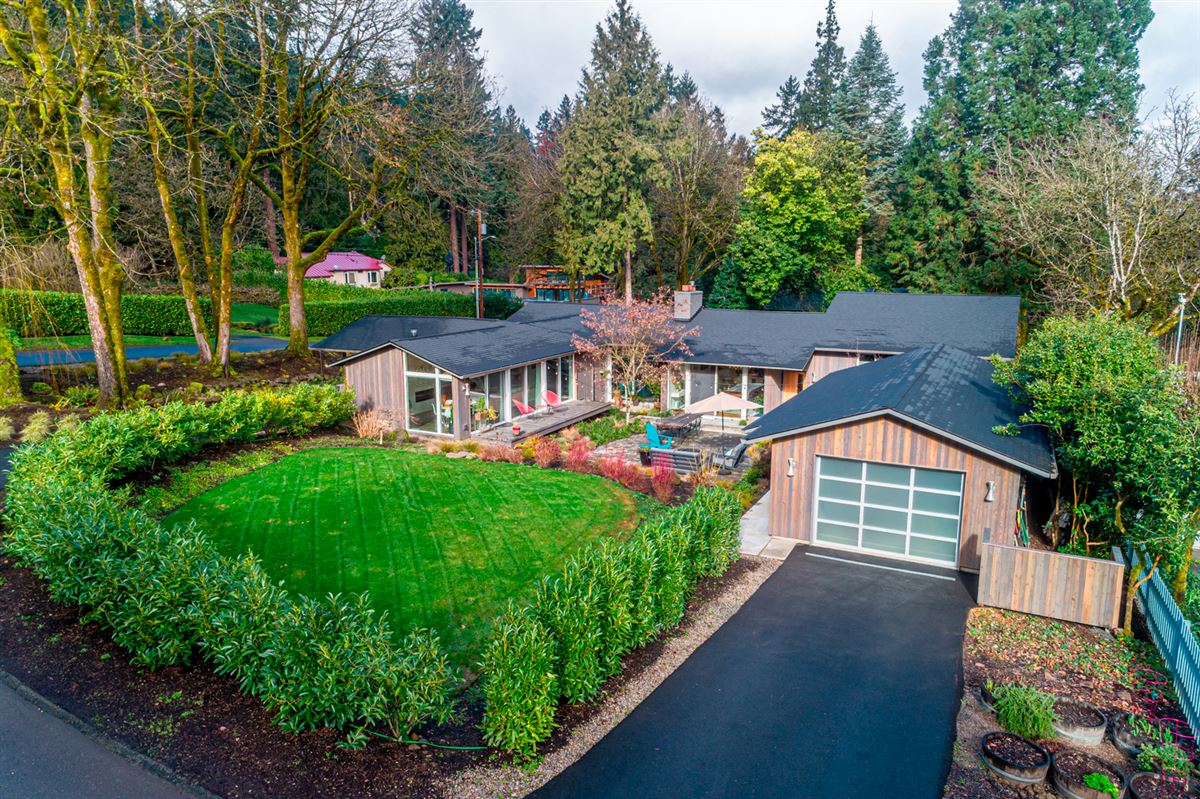 CUSTOM DUNTHORPE MIDCENTURY MODERN RENOVATION Oregon Luxury Homes