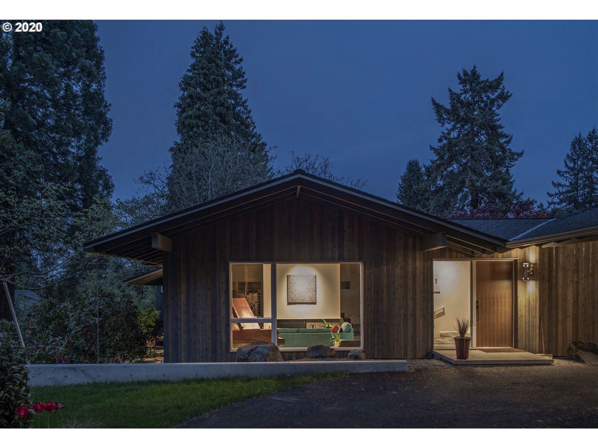CUSTOM DUNTHORPE MIDCENTURY MODERN RENOVATION Oregon Luxury Homes