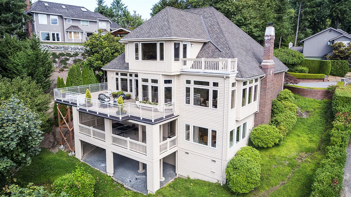 PANORAMIC LAKE VIEWS ON MERCER ISLAND Washington Luxury Homes