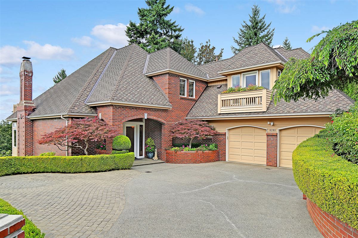 PANORAMIC LAKE VIEWS ON MERCER ISLAND Washington Luxury Homes