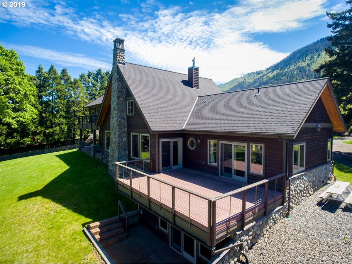 INCREDIBLE COLUMBIA RIVERFRONT PROPERTY Oregon Luxury Homes