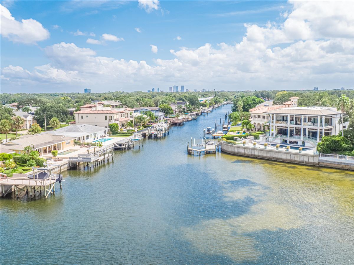 ESTATE WITH PRIVATE VIEW OF TAMPA BAY | Florida Luxury ...