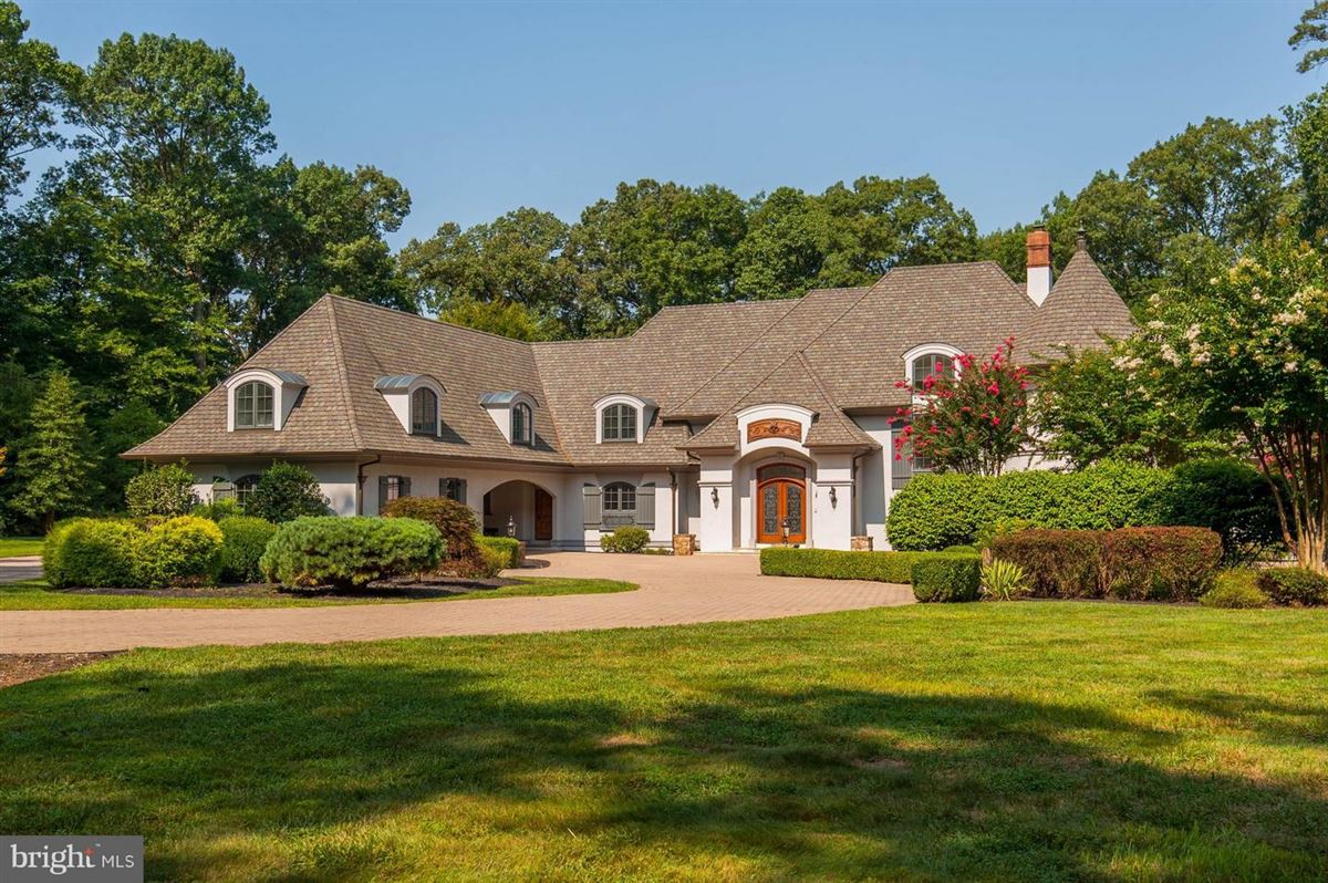 RESORT-STYLE LIVING ON FIVE-PLUS ACRES | Virginia Luxury Homes ...