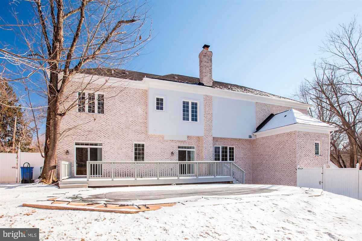 FABULOUS HOME ON QUIET CULDESAC IN POTOMAC Maryland Luxury Homes