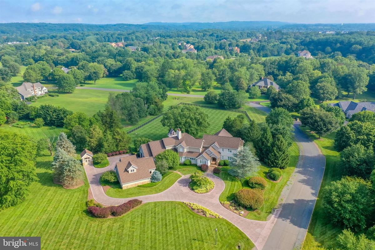 STUNNING FIVE BEDROOM LUXURY ESTATE Virginia Luxury Homes Mansions
