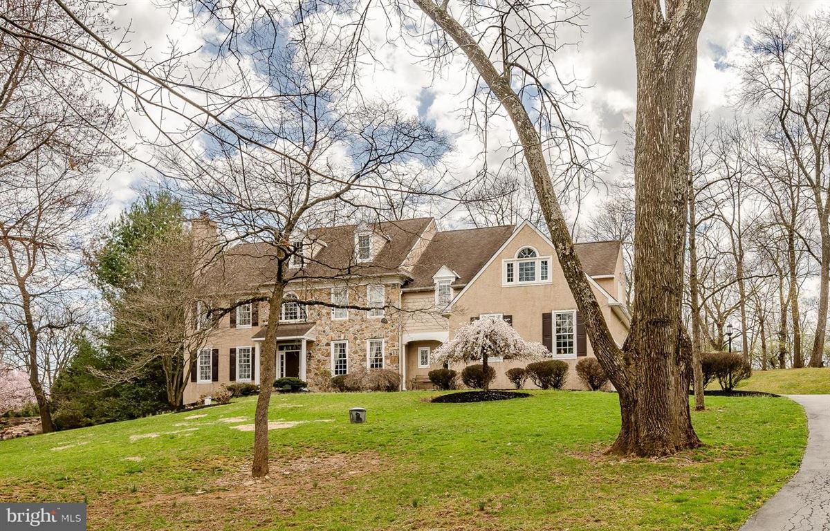 LARGE FIELDSTONE AND STUCCO FARMHOUSE Pennsylvania Luxury Homes