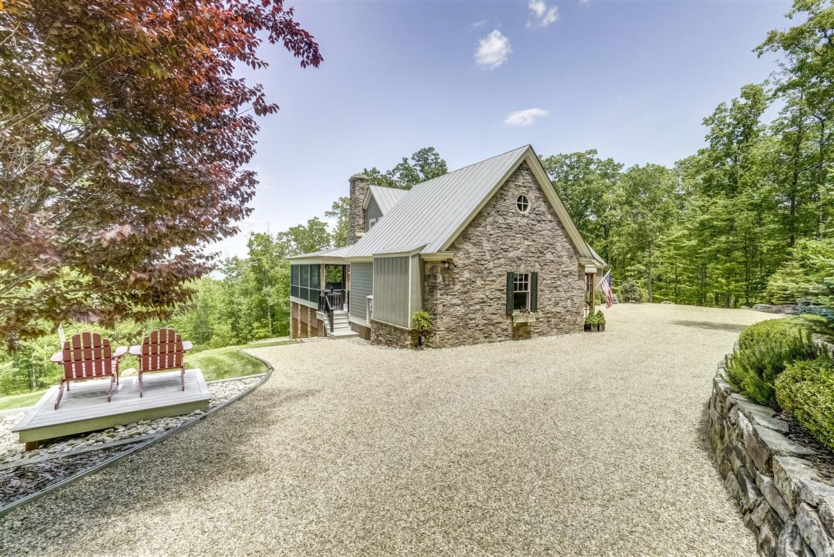 PRIVATE MOUNTAIN RETREAT Virginia Luxury Homes Mansions For Sale