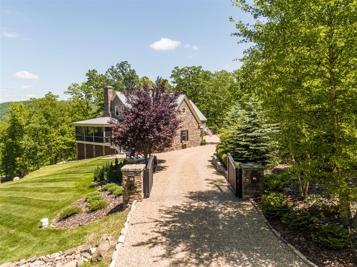 PRIVATE MOUNTAIN RETREAT Virginia Luxury Homes Mansions For Sale