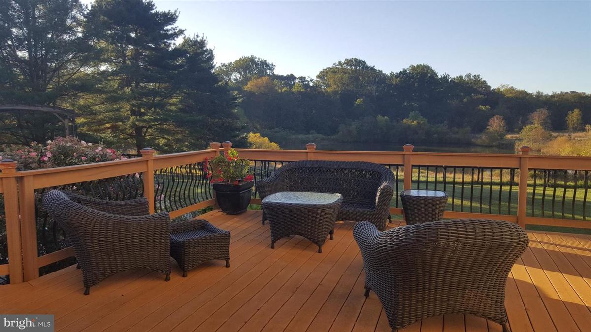 EXTRAORDINARY HOME IN A PRIVATE CULDESAC LOCATION Maryland Luxury