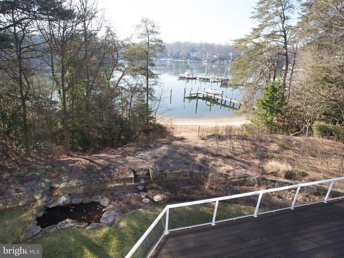 EXQUISITE COLONIAL IN BLUFF POINT ON THE SEVERN RIVER Maryland Luxury