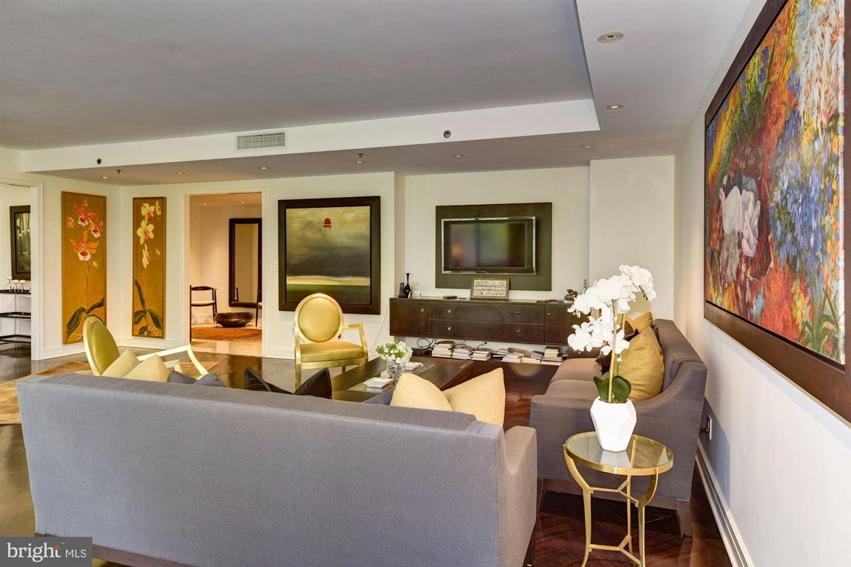 Elegant And Spacious Two Bedroom At The Ritz Carlton