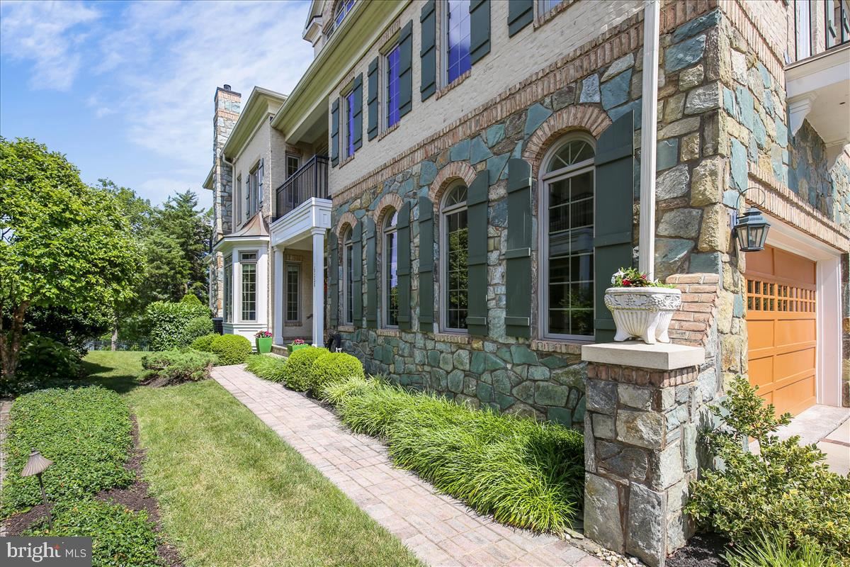 STUNNING POTOMAC RIVER AND GOLF COURSE VIEWS Virginia Luxury Homes