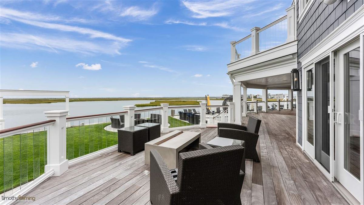 SPECTACULAR AND UNIQUE BAYFRONT COMPOUND New Jersey Luxury Homes