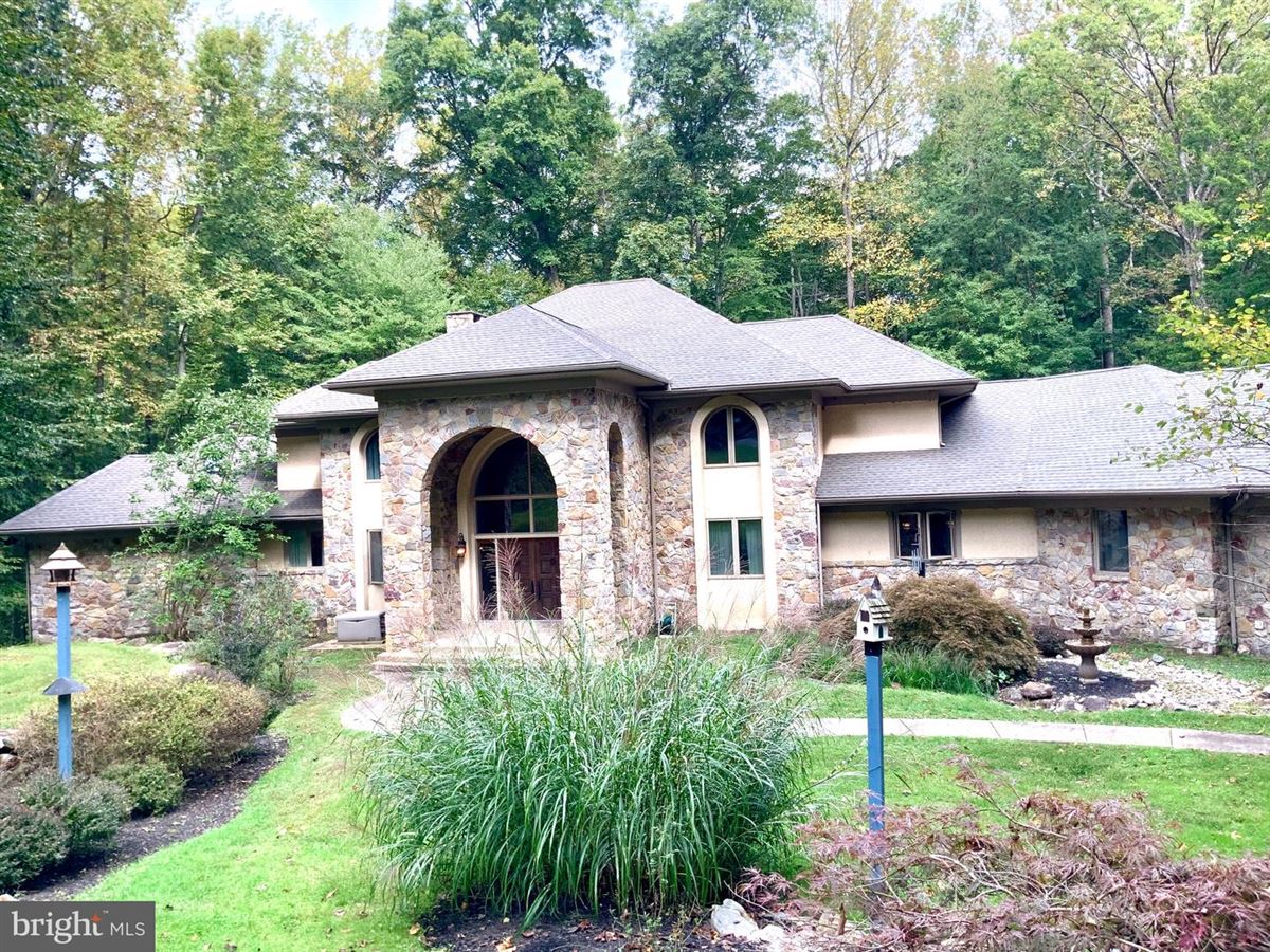 EXCEPTIONAL HOME ON A SECLUDED CULDESAC Pennsylvania Luxury Homes Mansions For Sale
