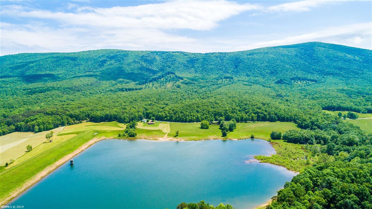 203 ACRE RETREAT INCLUDING PRIVATE LAKE Virginia Luxury Homes