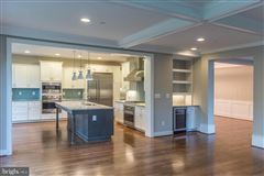 Luxury homes in 安静街道上的优质新家