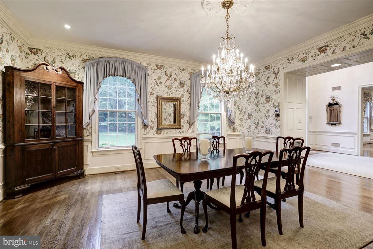 WILLIAMSBURG STYLED COLONIAL REVIVAL MANSION Virginia Luxury Homes