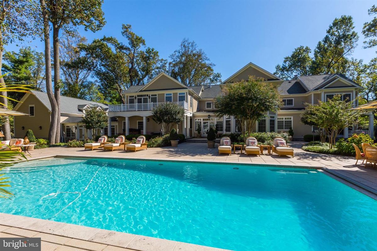 CRAFTSMANSTYLE HOME IN POTOMAC VILLAGE Maryland Luxury