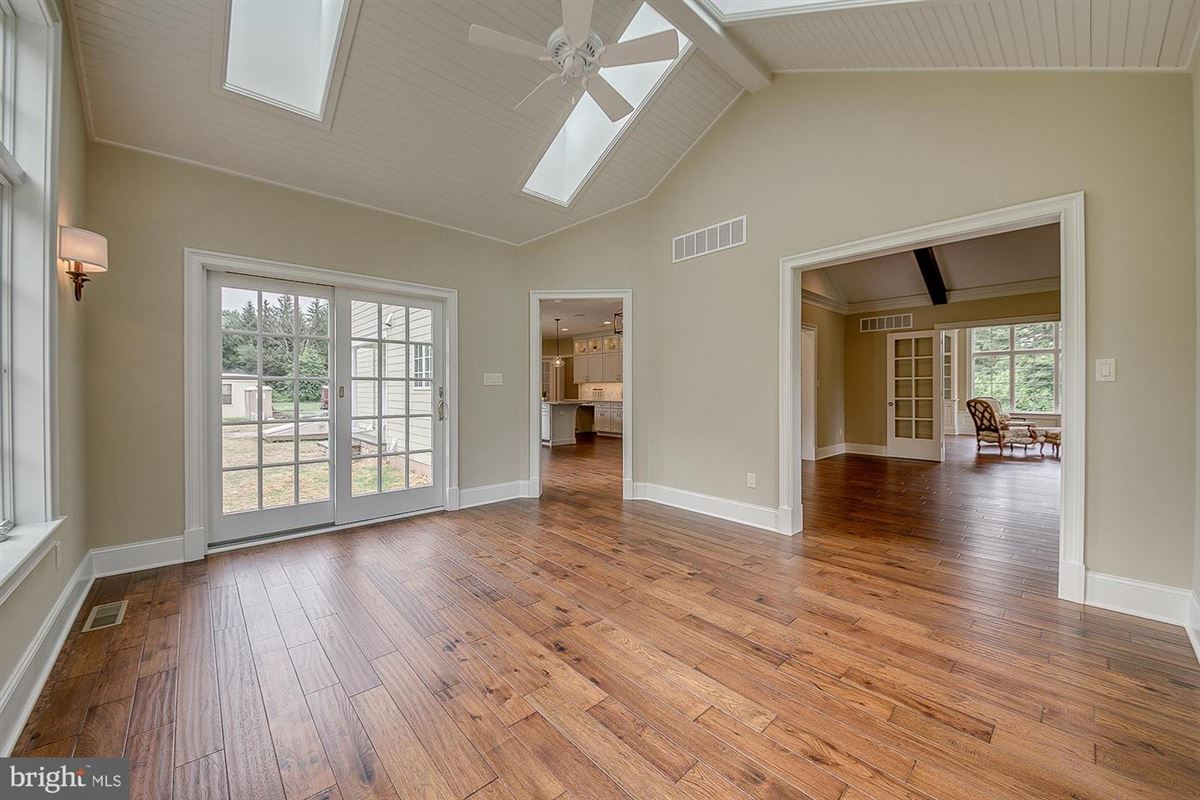 CUSTOM BUILT HOME WITH BEAUTIFUL AMENITIES