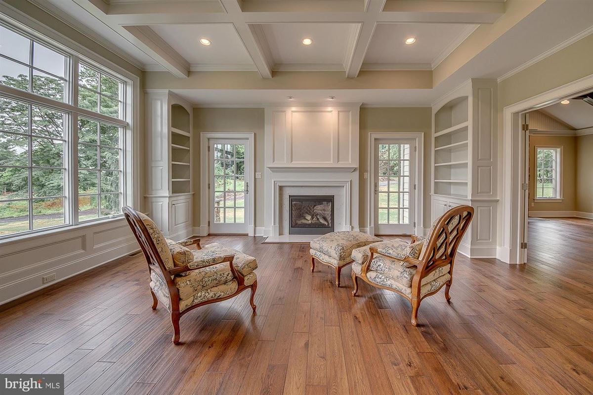 CUSTOM BUILT HOME WITH BEAUTIFUL AMENITIES