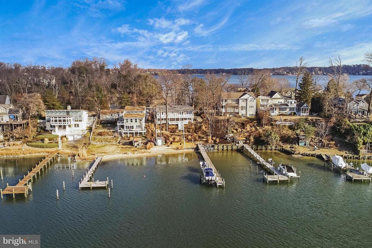 BEAUTIFULLY UPDATED HOME ON THE SEVERN RIVER Maryland Luxury Homes