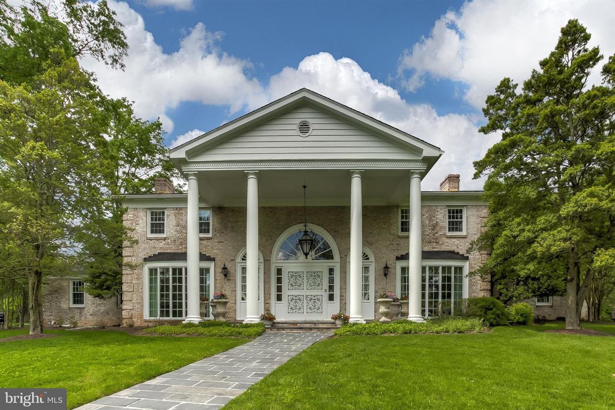 ELEGANT SOUTHERN COLONIAL ON NEARLY 10 ACRES Maryland Luxury Homes