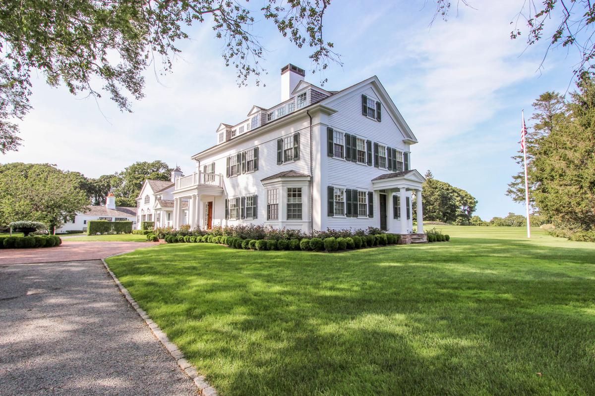 ICONIC VILLAGE ESTATE ON MARTHAS VINEYARD | Massachusetts Luxury Homes ...